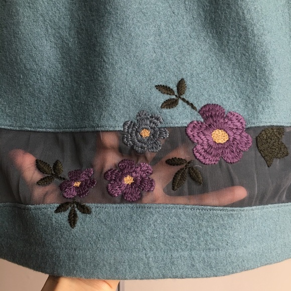 Spanish inspired flower top - Picture 2 of 5